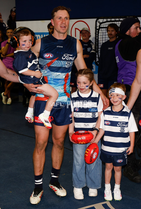 AFL 2025 Round 11 - Geelong v Western Bulldogs - A-59612085