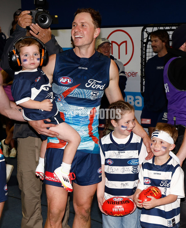 AFL 2025 Round 11 - Geelong v Western Bulldogs - A-59612095