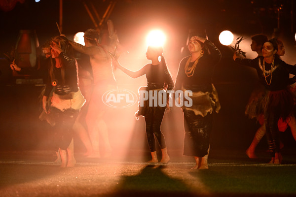 AFL 2025 Round 11 - Essendon v Richmond - A-59616900