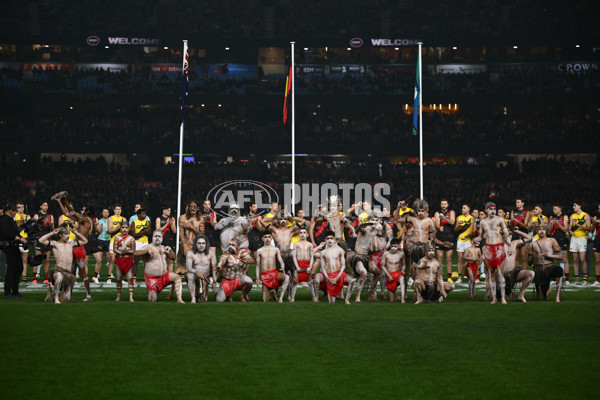 AFL 2025 Round 11 - Essendon v Richmond - A-59616919