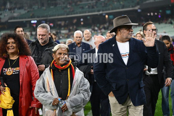 AFL 2025 Round 11 - Essendon v Richmond - A-59616984