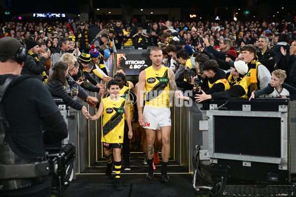AFL 2025 Round 11 - Essendon v Richmond - A-59617003