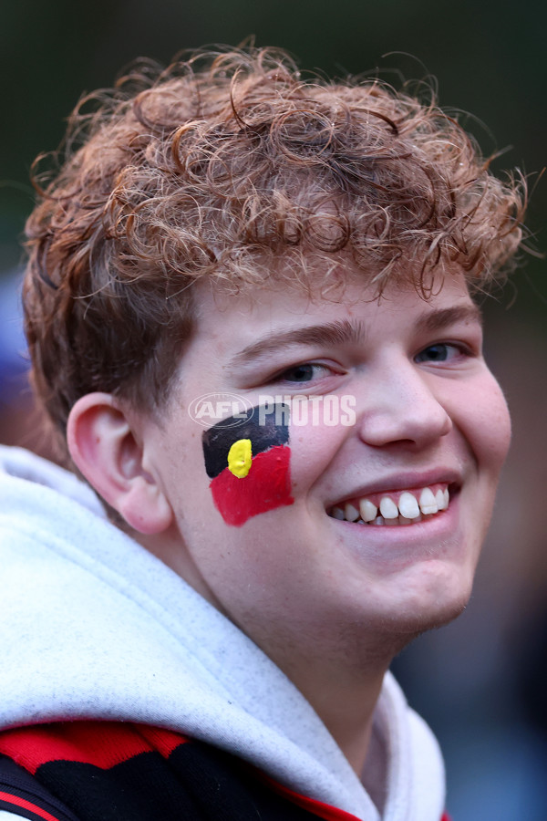 AFL 2025 Round 11 - Essendon v Richmond - A-59627342