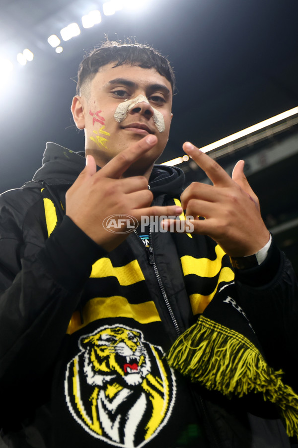 AFL 2025 Round 11 - Essendon v Richmond - A-59627350