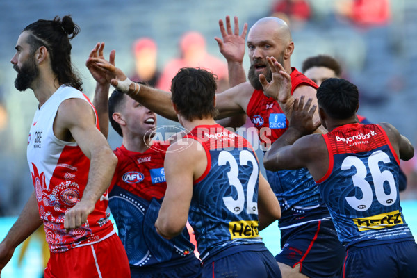 AFL 2025 Round 11 - Narrm v Sydney - A-59690694