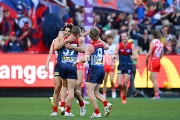 AFL 2025 Round 11 - Narrm v Sydney - A-59694498