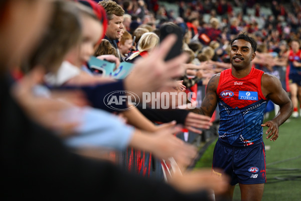 AFL 2025 Round 11 - Narrm v Sydney - A-59703320