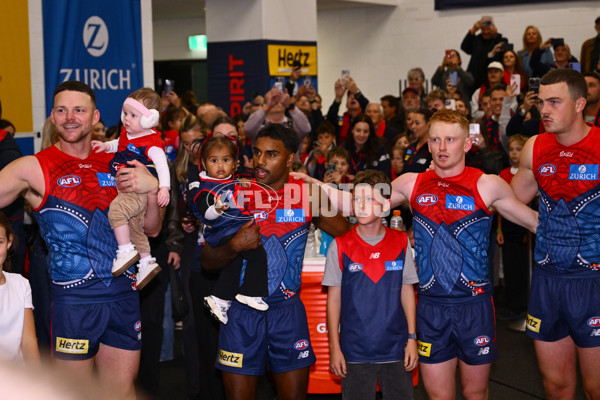 AFL 2025 Round 11 - Narrm v Sydney - A-59706377
