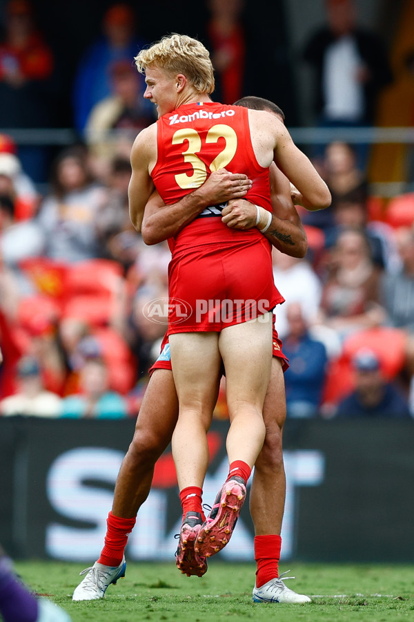 AFL 2025 Round 12 - Gold Coast v Fremantle - A-59751020