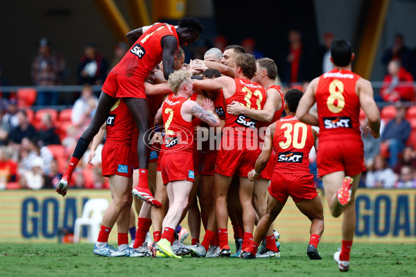 AFL 2025 Round 12 - Gold Coast v Fremantle - A-59751022