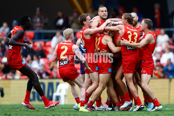 AFL 2025 Round 12 - Gold Coast v Fremantle - A-59751023