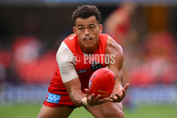 AFL 2025 Round 12 - Gold Coast v Fremantle - A-59751088