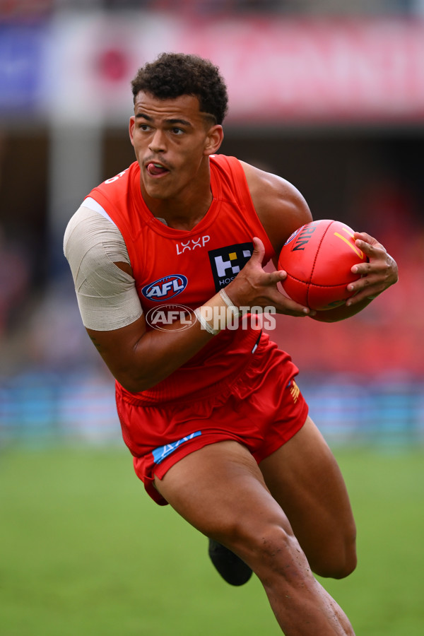 AFL 2025 Round 12 - Gold Coast v Fremantle - A-59751351