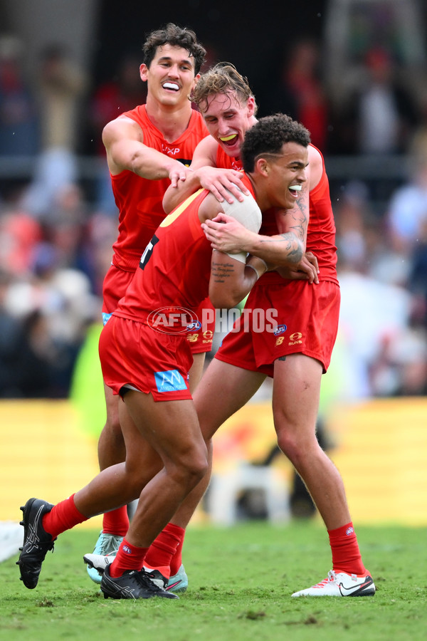 AFL 2025 Round 12 - Gold Coast v Fremantle - A-59753393