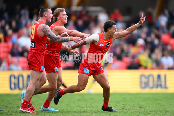 AFL 2025 Round 12 - Gold Coast v Fremantle - A-59754839