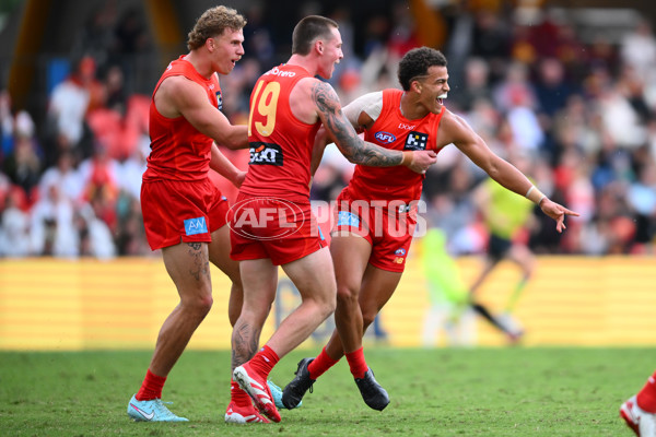 AFL 2025 Round 12 - Gold Coast v Fremantle - A-59754848