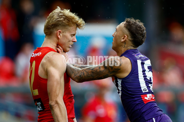 AFL 2025 Round 12 - Gold Coast v Fremantle - A-59754891