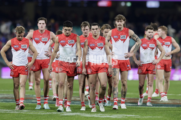 AFL 2025 Round 12 - Sydney v Adelaide - A-59783020
