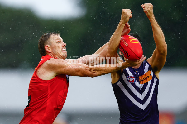 AFL 2025 Round 12 - Gold Coast v Fremantle - A-59783081