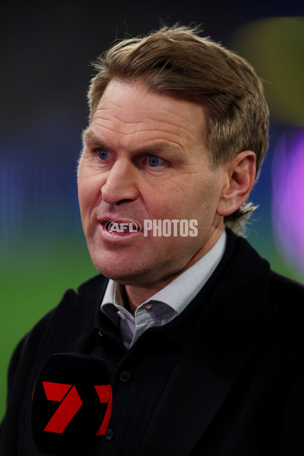 AFL 2025 Round 13 - Western Bulldogs v Hawthorn - A-59833282