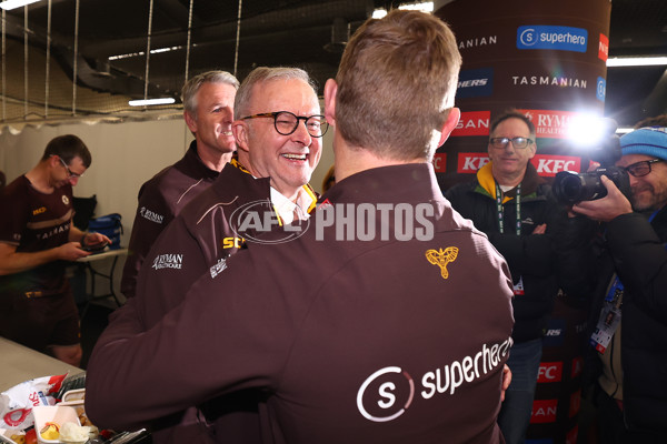 AFL 2025 Round 13 - Western Bulldogs v Hawthorn - A-59839456