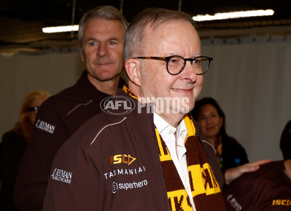 AFL 2025 Round 13 - Western Bulldogs v Hawthorn - A-59839467
