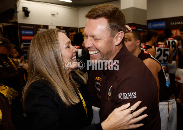 AFL 2025 Round 13 - Western Bulldogs v Hawthorn - A-59841810