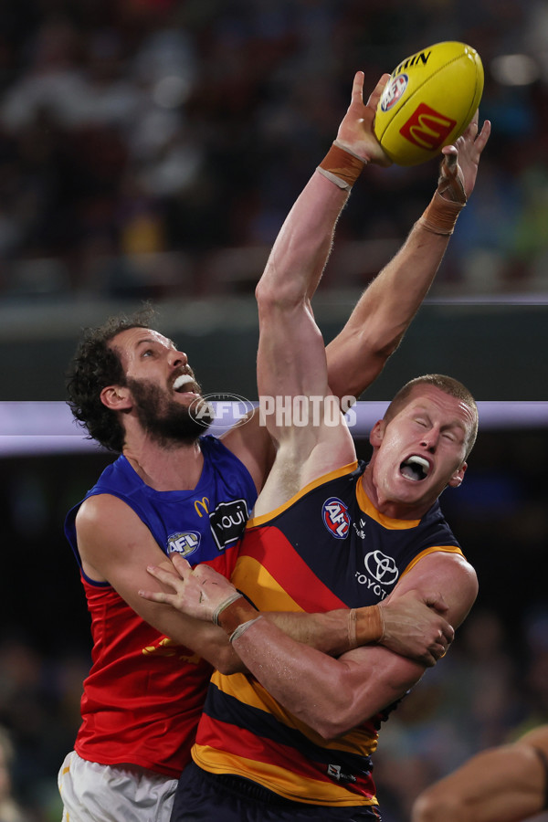 AFL 2025 Round 13 - Adelaide v Brisbane - A-59852811