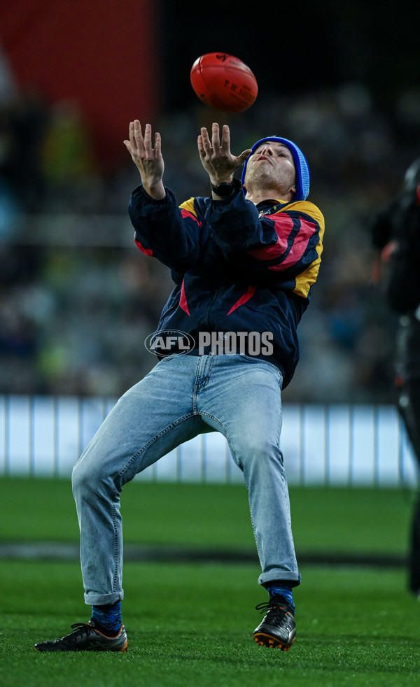 AFL 2025 Round 13 - Adelaide v Brisbane - A-59855698