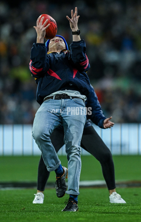 AFL 2025 Round 13 - Adelaide v Brisbane - A-59856498