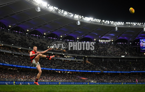 AFL 2025 Round 15 - Fremantle v Essendon - A-60110107