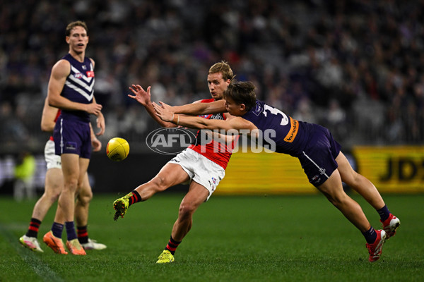 AFL 2025 Round 15 - Fremantle v Essendon - A-60110124