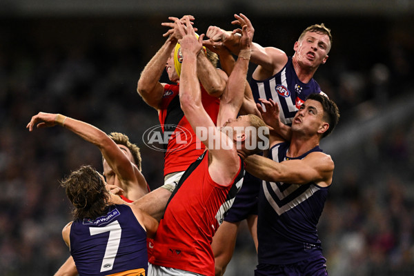 AFL 2025 Round 15 - Fremantle v Essendon - A-60110139