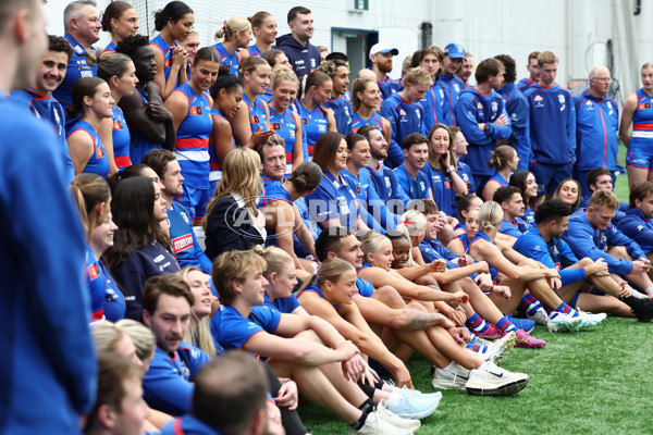 AFLW 2025 Media - Western Bulldogs Team Photo Day - A-60322302