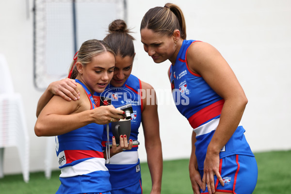 AFLW 2025 Media - Western Bulldogs Team Photo Day - A-60323391