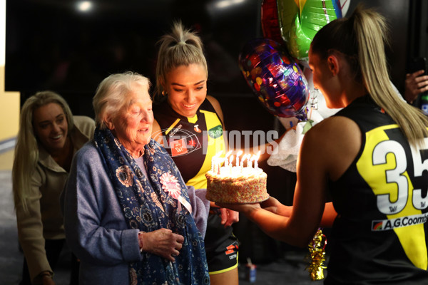AFLW 2025 Media - Richmond Team Photo Day - A-60325047