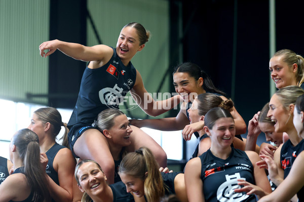 AFLW 2025 Media - Carlton Team Photo Day - A-60342126