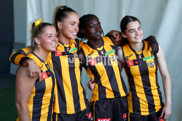 AFLW 2025 Media - Hawthorn Team Photo Day - A-60429854
