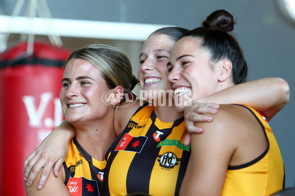 AFLW 2025 Media - Hawthorn Team Photo Day - A-60429884