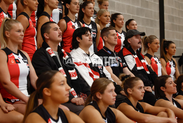 AFLW 2025 Media - St Kilda Team Photo Day - A-60429900