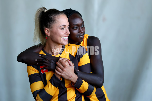 AFLW 2025 Media - Hawthorn Team Photo Day - A-60430149