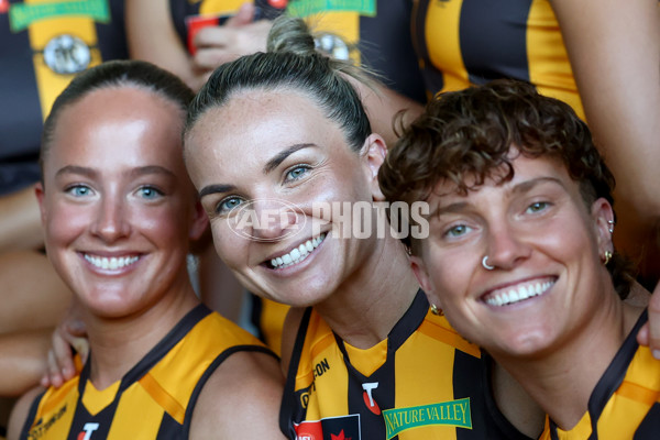 AFLW 2025 Media - Hawthorn Team Photo Day - A-60430163