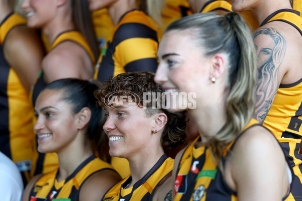 AFLW 2025 Media - Hawthorn Team Photo Day - A-60430169