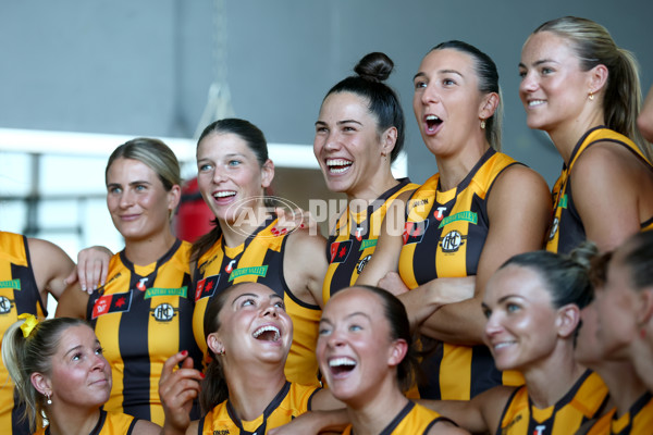 AFLW 2025 Media - Hawthorn Team Photo Day - A-60430182
