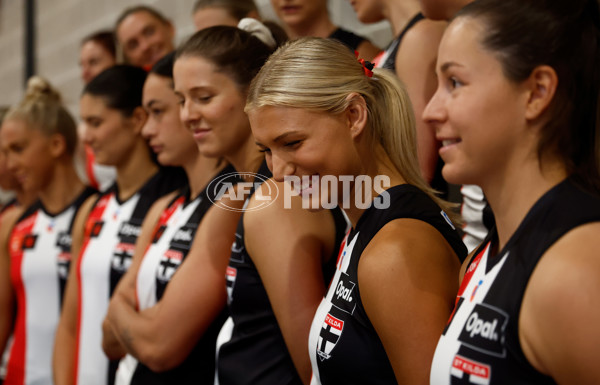 AFLW 2025 Media - St Kilda Team Photo Day - A-60430198