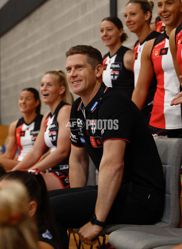 AFLW 2025 Media - St Kilda Team Photo Day - A-60430201