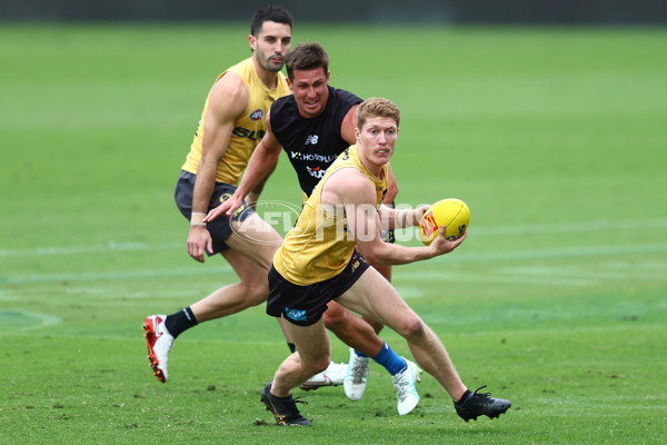 AFL 2025 Training - Gold Coast 090725 - A-60438689