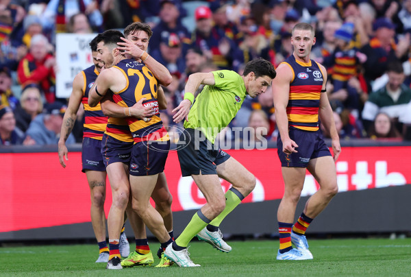 AFL 2025 Round 19 - Adelaide v Gold Coast - A-60674146