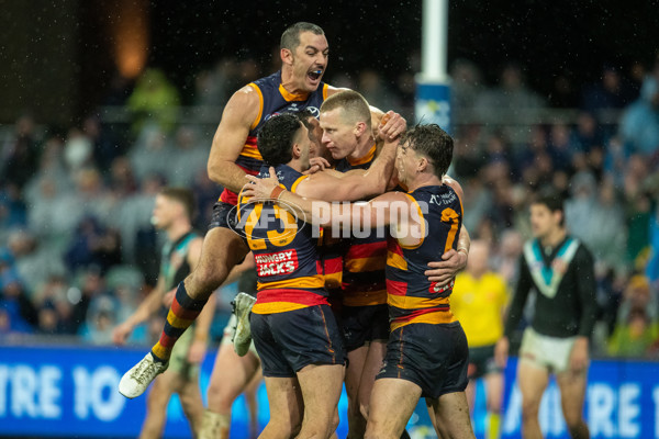 AFL 2025 Round 20 - Adelaide v Port Adelaide - A-60791048