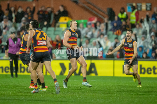 AFL 2025 Round 20 - Adelaide v Port Adelaide - A-60791333